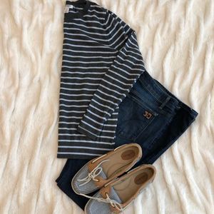 Old Navy V neck striped sweater 🍀